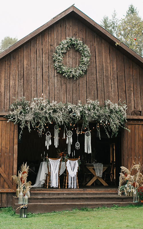 How To Plan Dreamy Barn Wedding: Insider Tips And Tricks