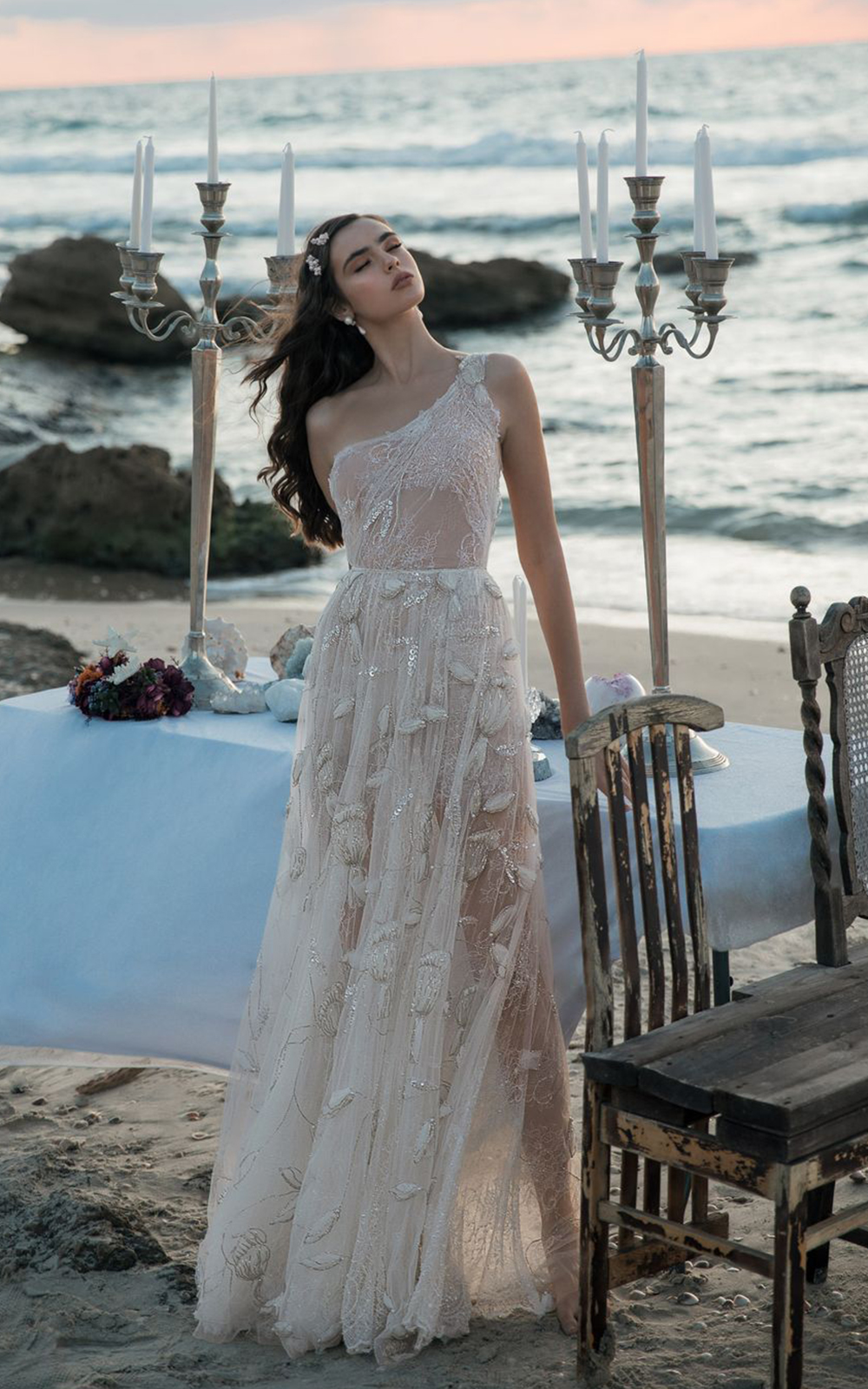 33 Beach Wedding Dresses: Tips+ FAQs