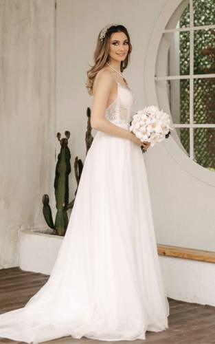 best wedding venues in michigan bride dress bouquet