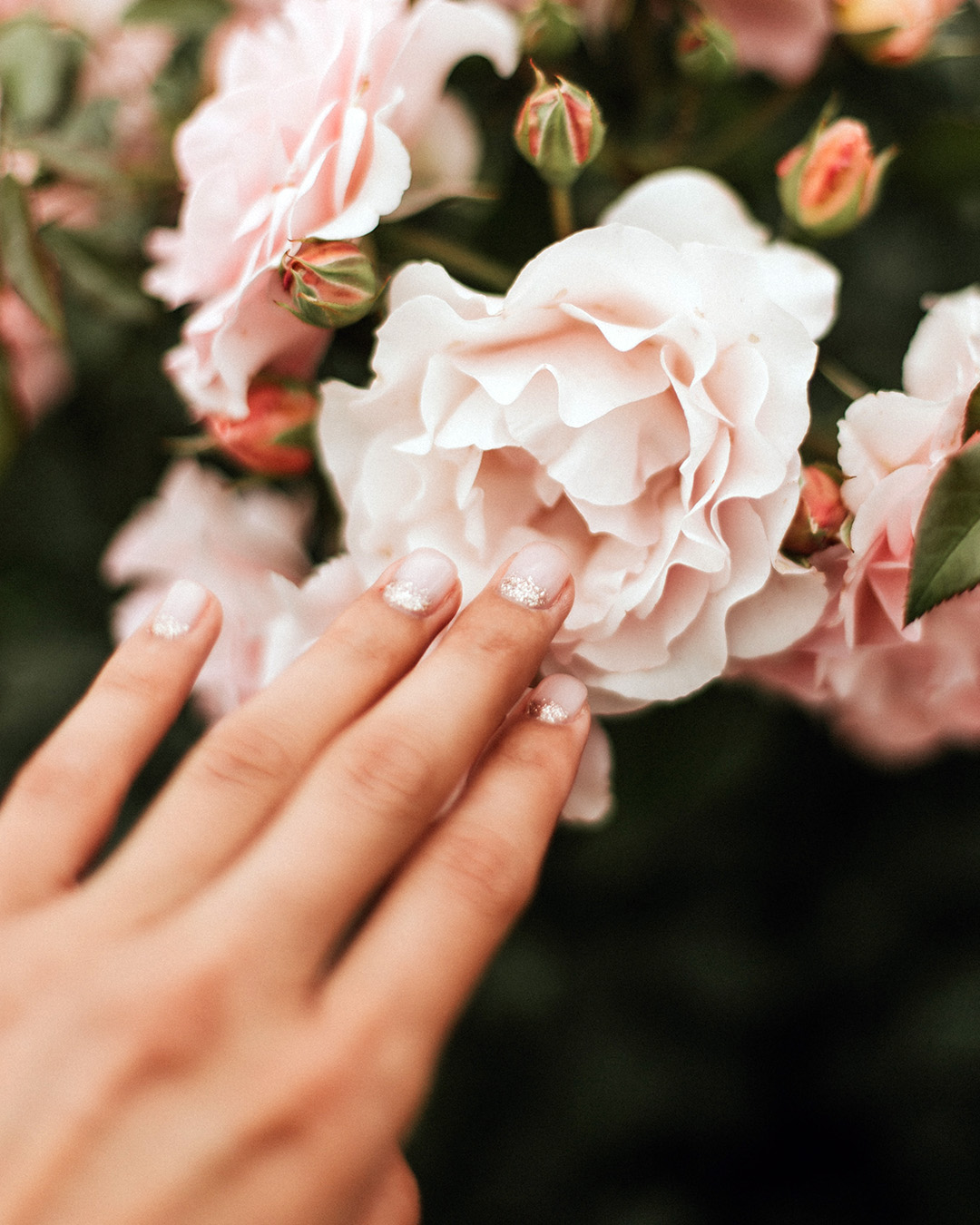Champagne Wedding Nails: Designs For Gorgeous Brides