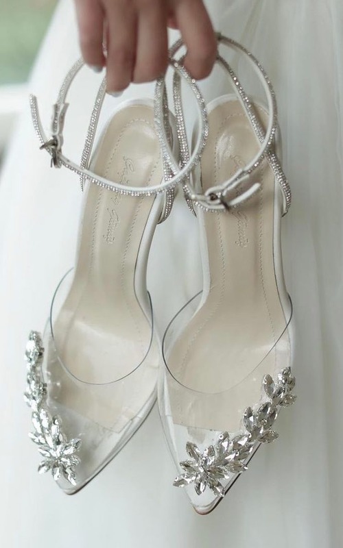 20+ Clear Wedding Shoes: Best Ideas + FAQs