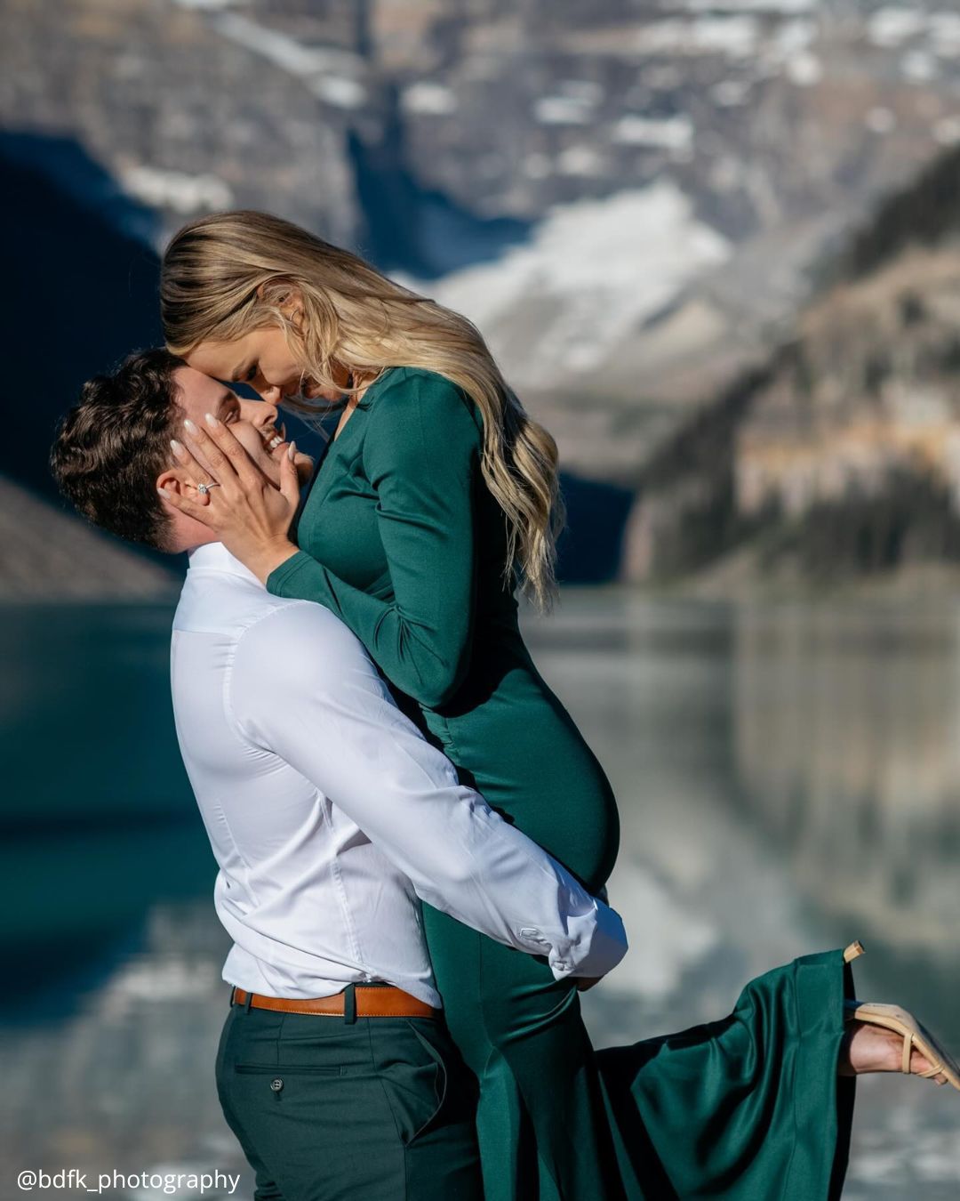 Engagement Photo Poses: Ideas How To Choose The Best
