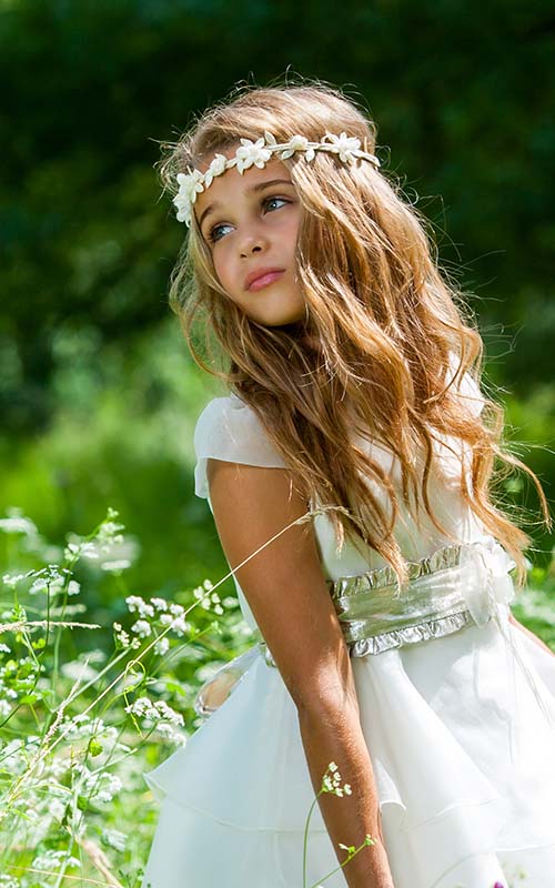 8 Flower Girls Hair Accessories Ideas For 2025 & Video Tutorials