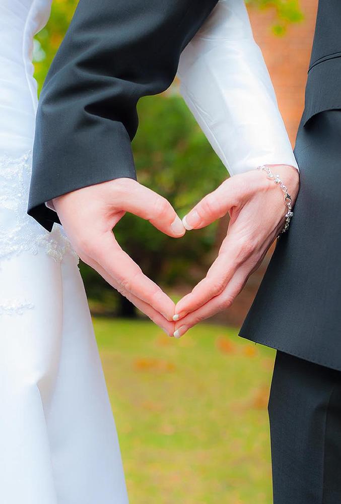 20 Most Pinned Heart Wedding Photos