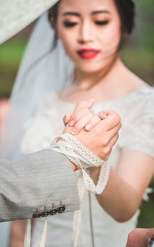 Add A Touch Of Whimsy To Your Wedding With These Lace Wedding Decor Ideas