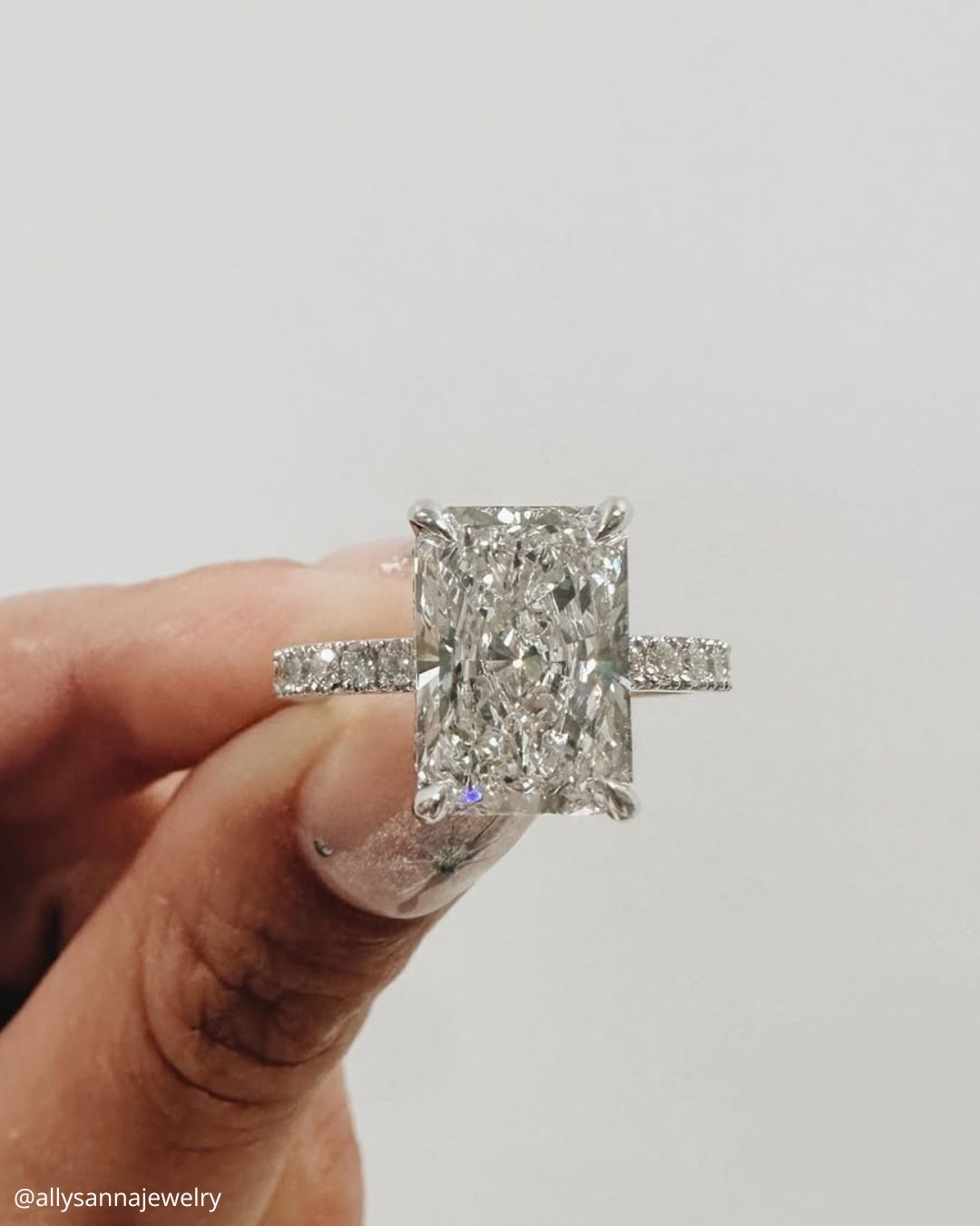 36 Princess Cut Engagement Rings: Guide For 2025