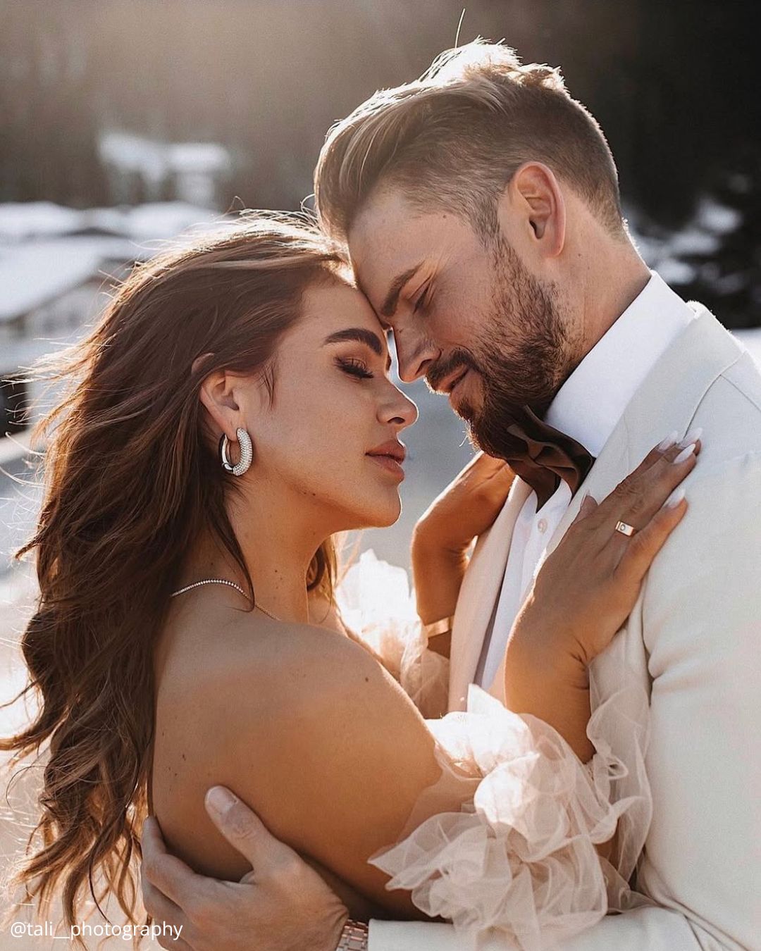 Must-Take Romantic Photos On Your Wedding Day