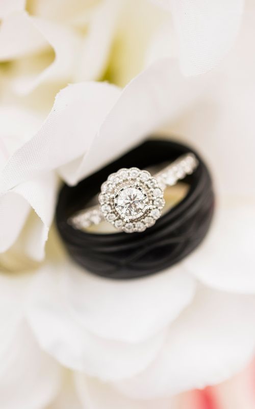 Discover the Benefits of Silicone Wedding Rings: Stylish, Comfortable, and Safe