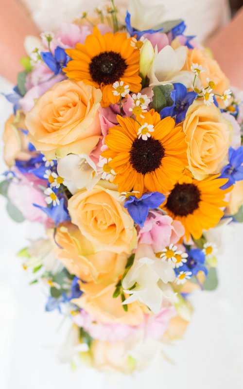 Fill Your Day With Bright Blooms Of These Sunflower Wedding Decor Ideas