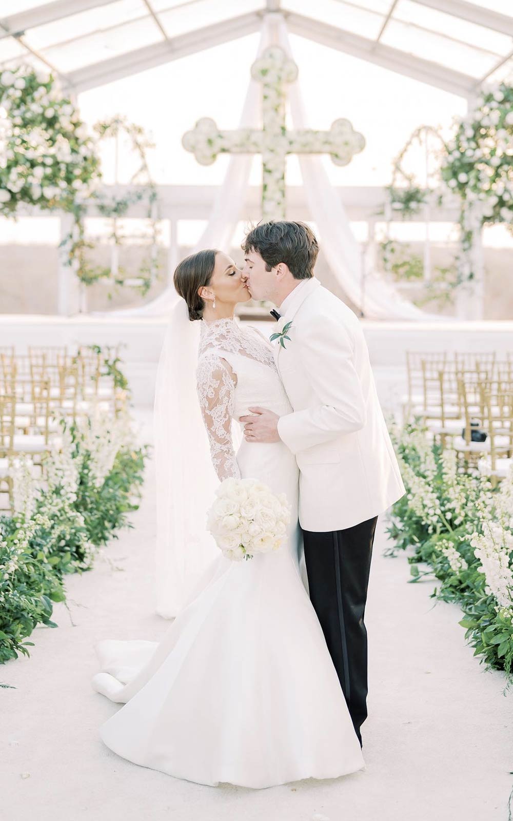 Unique Wedding Aisle Decoration Ideas That We Adore