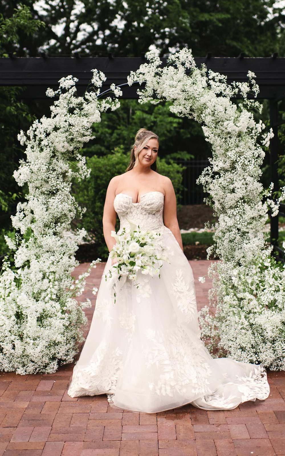 50+ Wedding Arches: Shapes, Styles & Expert Tips