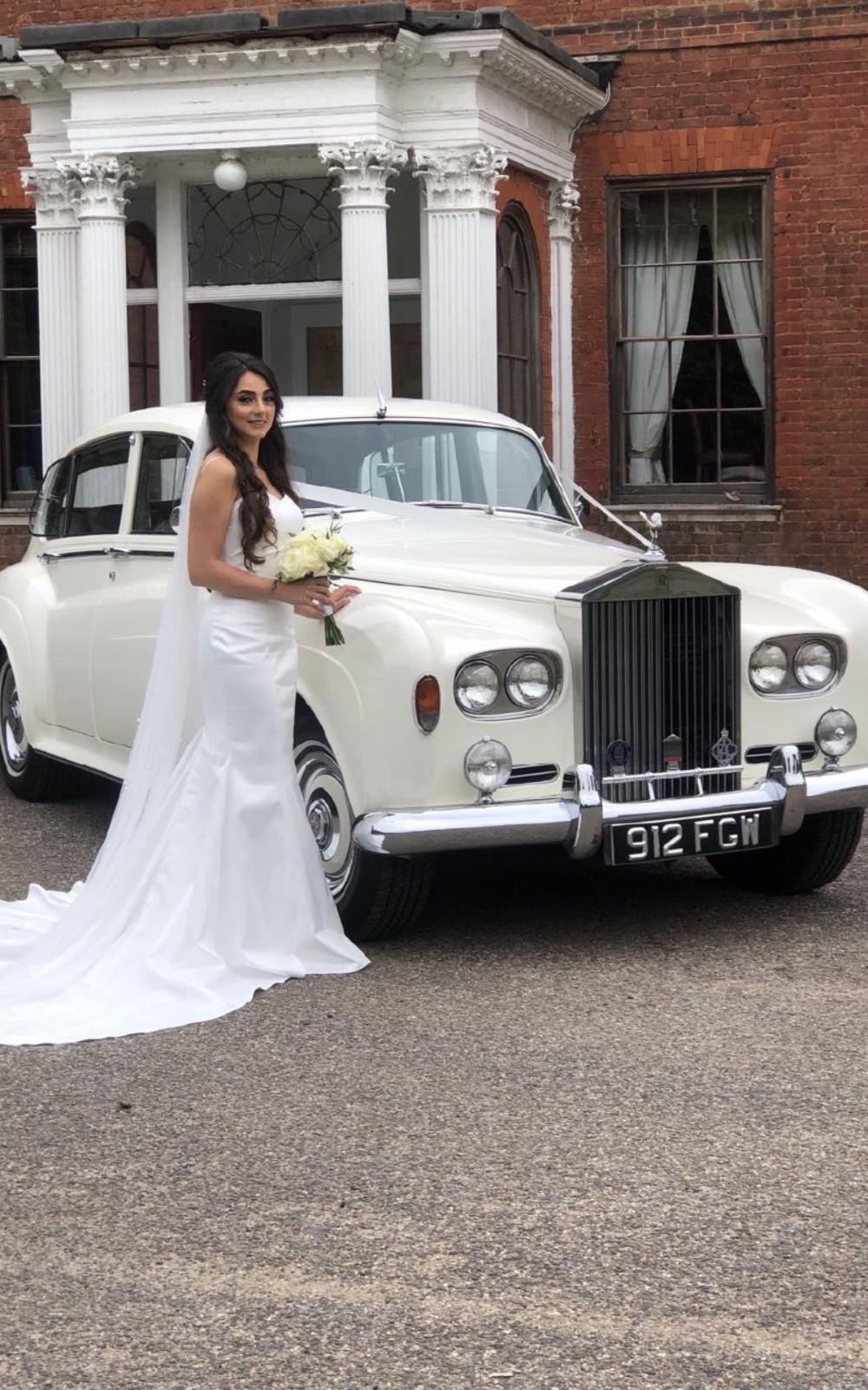 Arrive in Style: 7 Prestigious Wedding Car Hire London Services