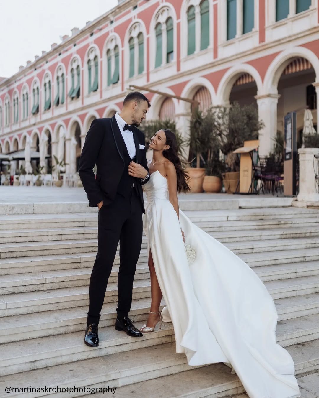 Must-Take Wedding Photos On Your Big Day [Guide for 2025]